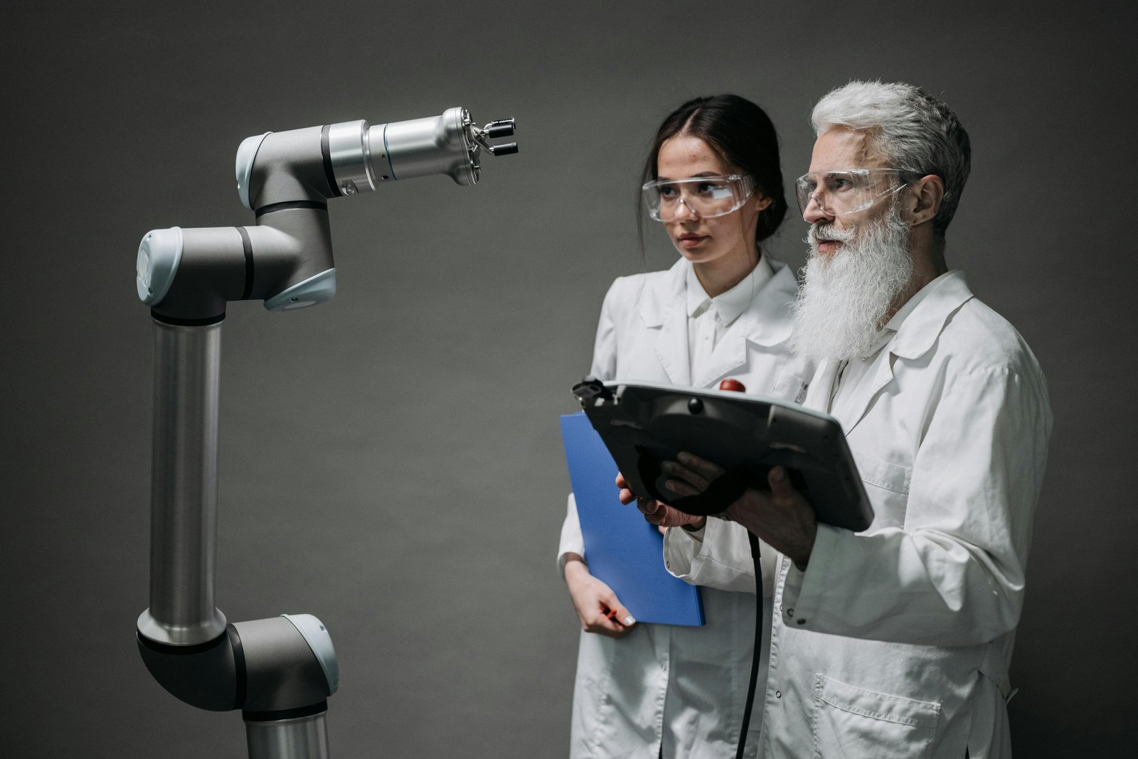 AI, IoT & Cloud Reshaping Industries